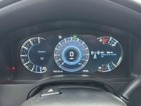 Used 2017 Cadillac Escalade Luxury image 16