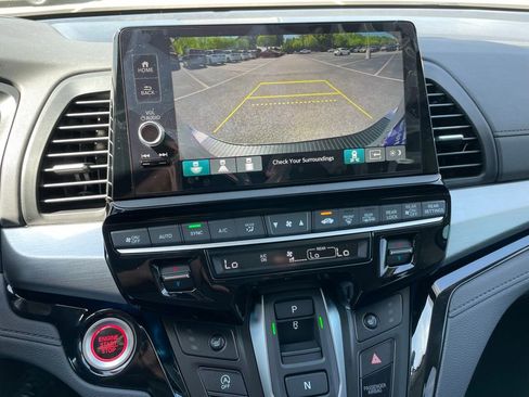 New 2026 Honda Odyssey Touring image 17