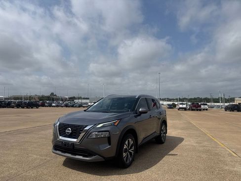 Certified 2023 Nissan Rogue SV w/ SV Premium B Package FWD image 8