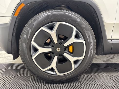 Used 2024 Rivian R1S Adventure AWD/4WD image 9