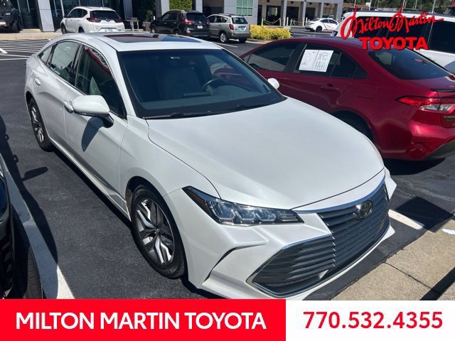 Used 2019 Toyota Avalon XLE w/ Moonroof Package FWD image 1