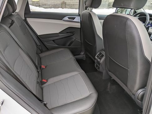 Certified 2025 Volkswagen Taos SE image 24