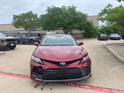 Used 2022 Toyota Camry LE image 2