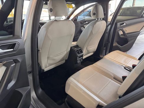 Used 2021 Volkswagen Tiguan SE R-Line image 19