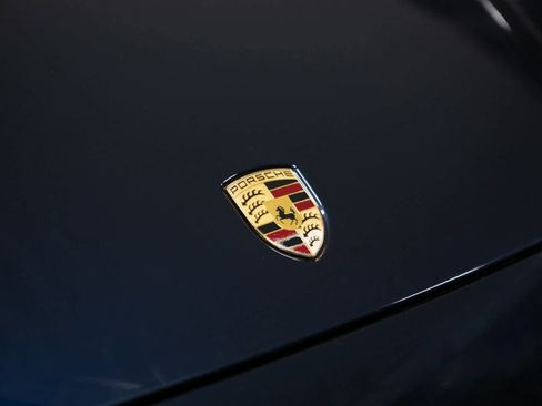 Certified 2023 Porsche Cayenne Platinum Edition w/ Assistance Package image 33