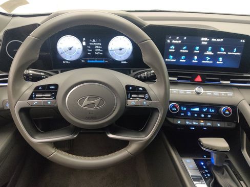 Used 2025 Hyundai Elantra SEL FWD image 22