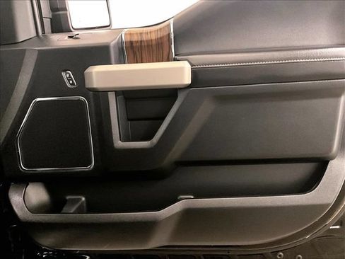 Used 2018 Ford F150 Lariat w/ Equipment Group 502A Luxury AWD/4WD image 23