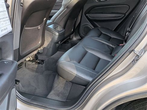 Used 2025 Volvo XC60 B5 Plus image 17