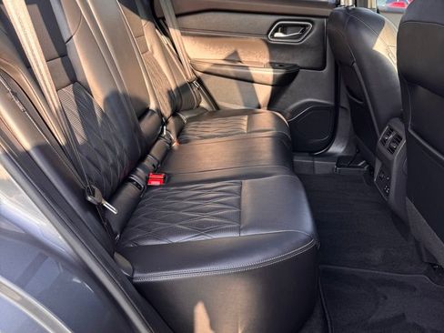Used 2021 Nissan Rogue Platinum FWD image 13