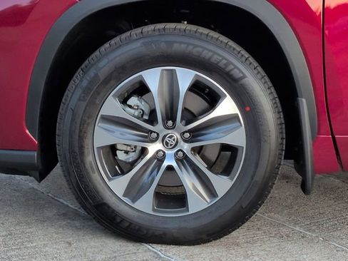 Certified 2026 Toyota Highlander XLE image 11