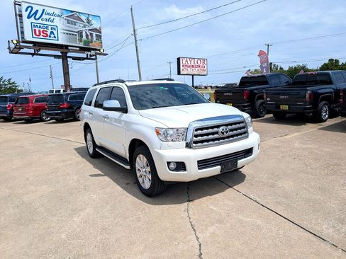 Used 2016 Toyota Sequoia Platinum image 3