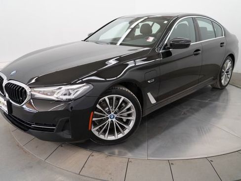 Used 2023 BMW 530e xDrive w/ Convenience Package image 3