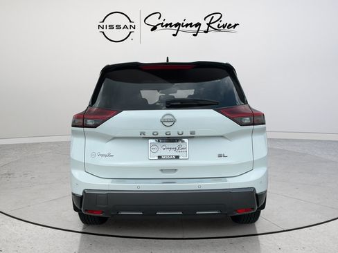 Certified 2025 Nissan Rogue SL w/ SL Premium Package FWD image 6