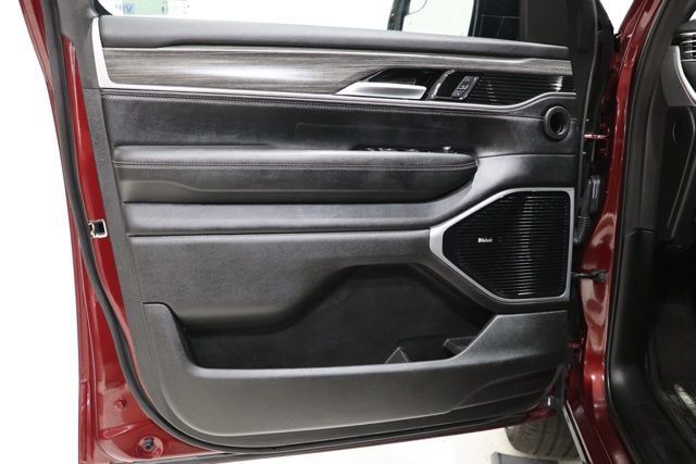 Used 2024 Jeep Wagoneer Series III w/ Premium Group I AWD/4WD image 17