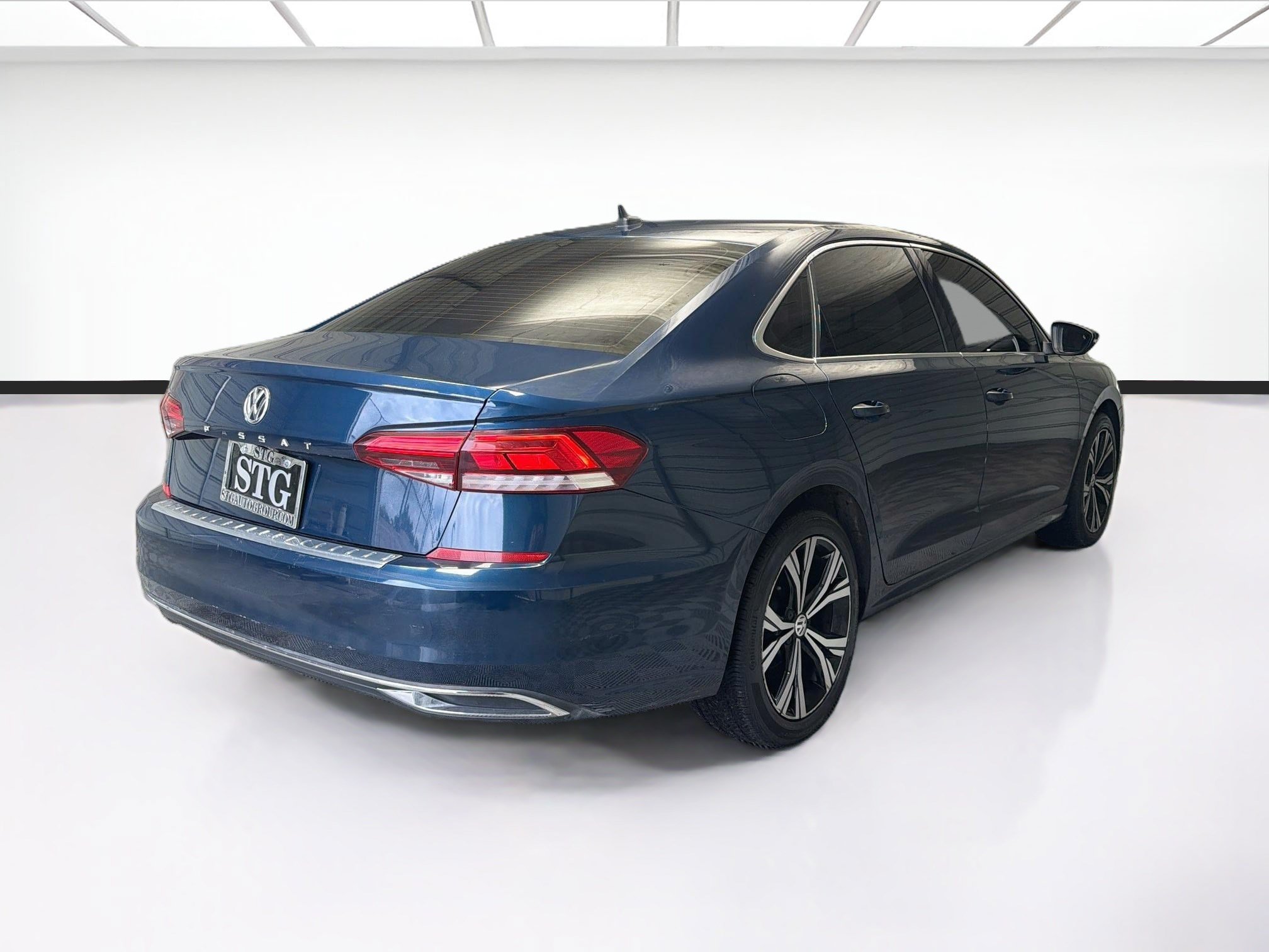 Used 2022 Volkswagen Passat 2.0T SE FWD image 4