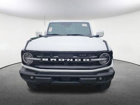 Used 2025 Ford Bronco Outer Banks image 2