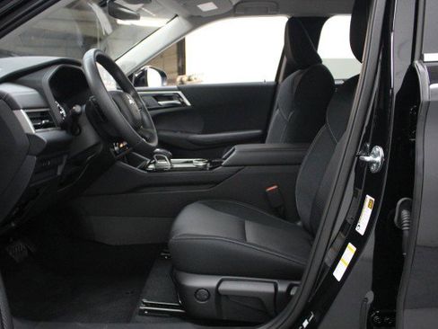 New 2026 Mitsubishi Outlander ES image 6