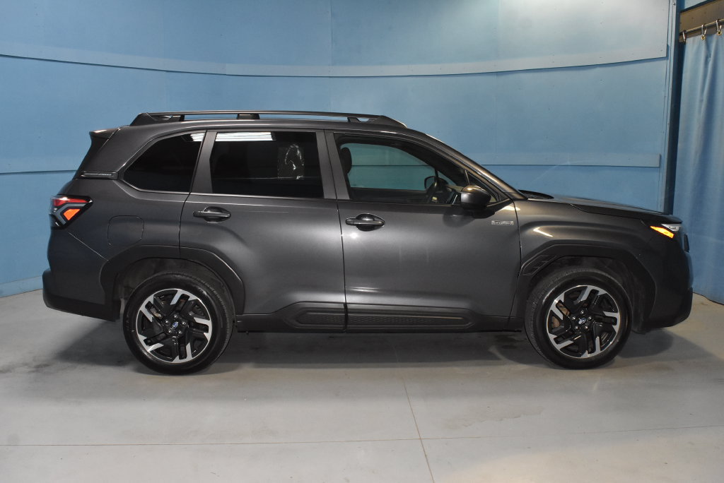 Used 2025 Subaru Forester Premium AWD/4WD image 23