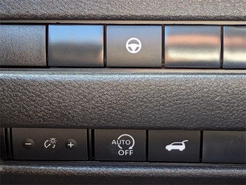 Used 2025 Nissan Rogue SV image 28