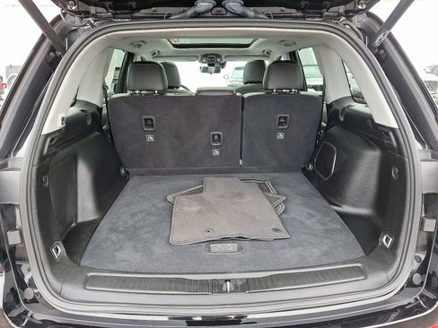 Certified 2022 Jeep Grand Cherokee Limited w/ Luxury Tech Group II image 28