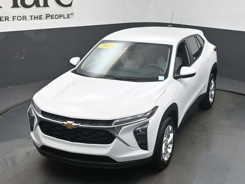Used 2024 Chevrolet Trax LS w/ LS Convenience Package FWD image 50