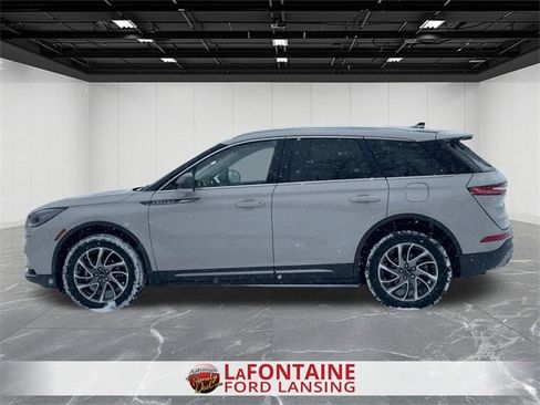 Used 2022 Lincoln Corsair AWD w/ Equipment Group 101A image 2