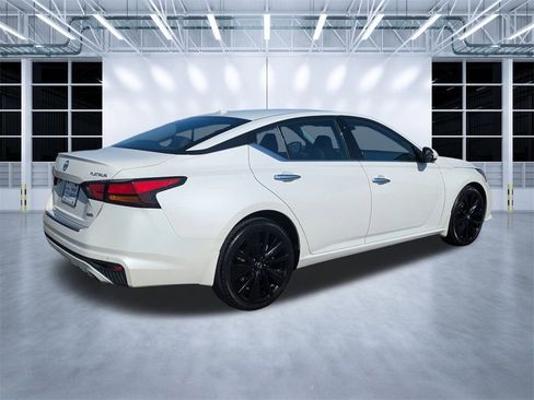 Used 2021 Nissan Altima 2.5 Platinum AWD/4WD image 3