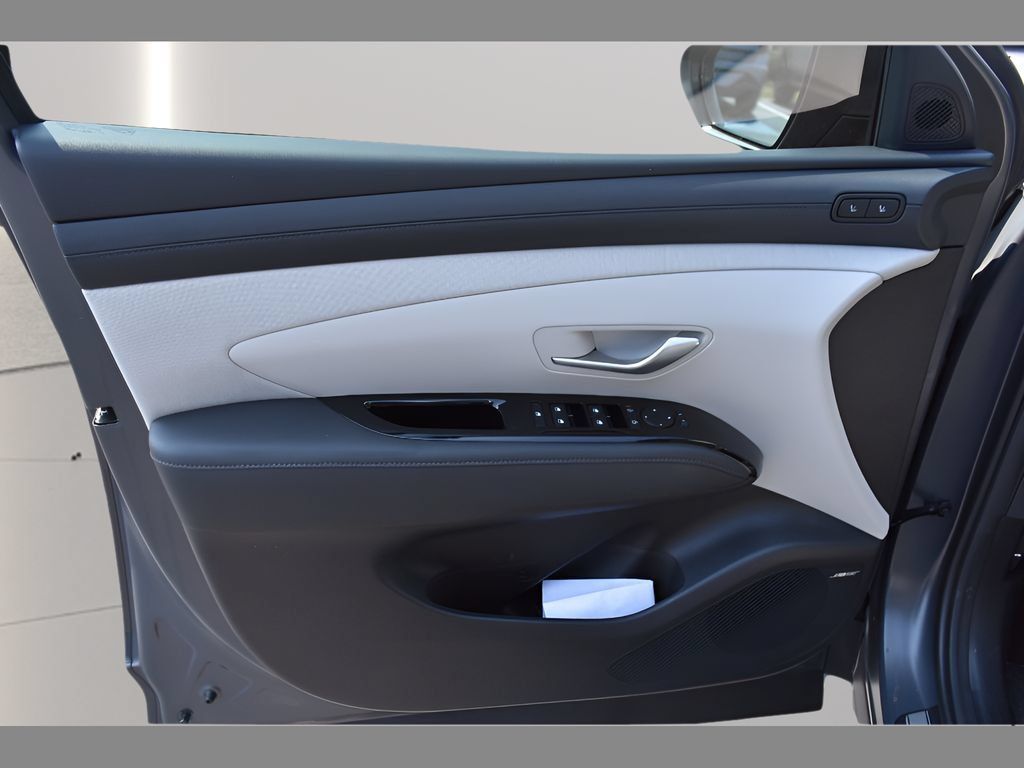 Used 2025 Hyundai Tucson Limited FWD image 17