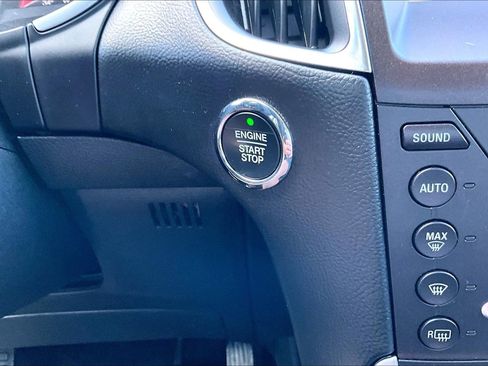 Used 2018 Ford Edge Titanium FWD image 22