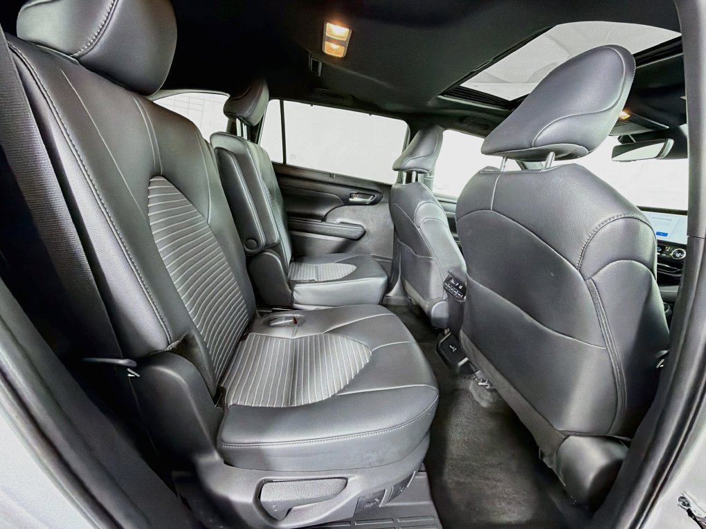 Used 2024 Toyota Highlander XSE AWD/4WD image 28