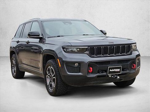 Used 2022 Jeep Grand Cherokee Trailhawk AWD/4WD image 3