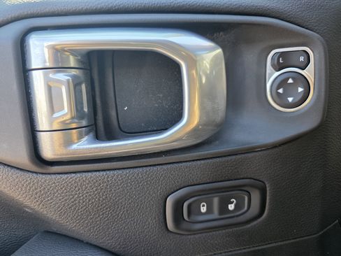 Used 2022 Jeep Wrangler Unlimited Sahara image 22