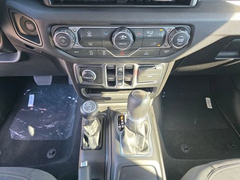 New 2026 Jeep Gladiator Sport image 15