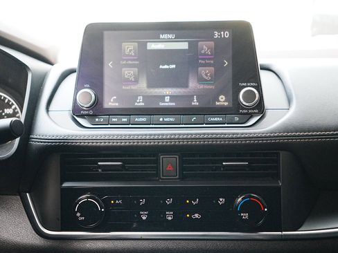 Used 2023 Nissan Rogue S image 17