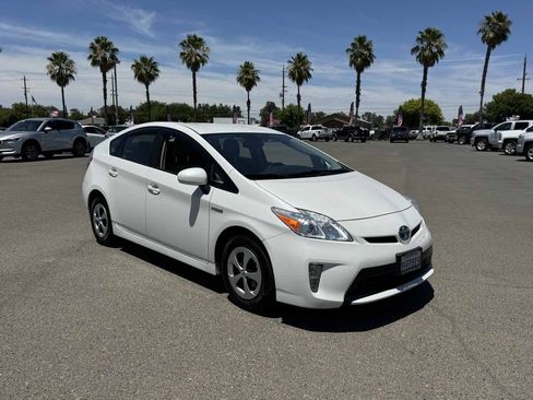 Used 2013 Toyota Prius Four FWD image 2