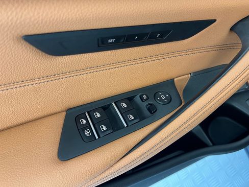 Used 2023 BMW 540i w/ Executive Package image 22