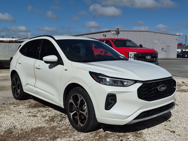 Used 2023 Ford Escape ST-Line Select w/ Tech Pack #2 AWD/4WD image 3