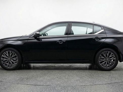 Used 2025 Nissan Altima 2.5 SV FWD image 5