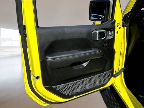 Used 2022 Jeep Wrangler Unlimited Sahara w/ Cold Weather Group AWD/4WD image 19
