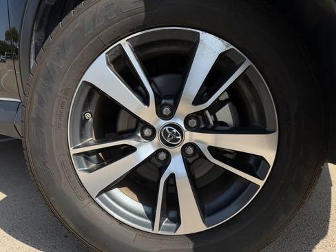 Used 2017 Toyota RAV4 XLE FWD image 10