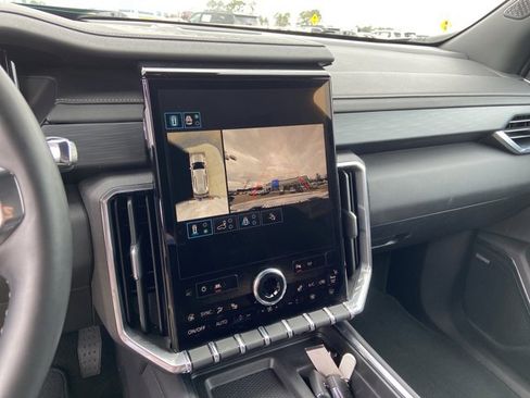 Used 2025 GMC Acadia Elevation image 35