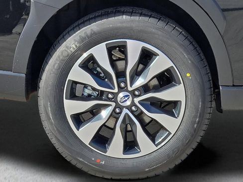 Certified 2025 Subaru Outback Touring AWD/4WD image 8