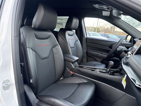 New 2026 Jeep Compass Trailhawk w/ Sun, Sound & Navigation Group image 29