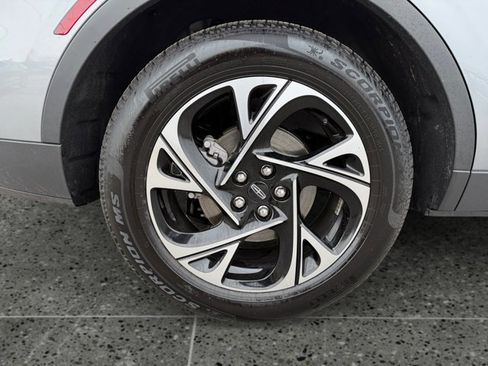 Used 2025 Lincoln Nautilus Premier w/ Equipment Group 102A image 14