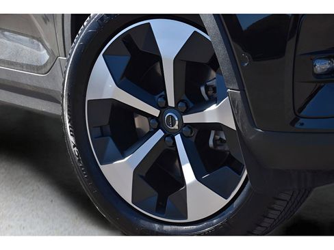 Certified 2025 Volvo XC40 B5 Plus w/ Protection Package Premier image 9