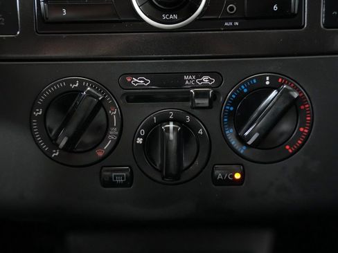 Used 2012 Nissan Versa 1.8 S FWD image 19