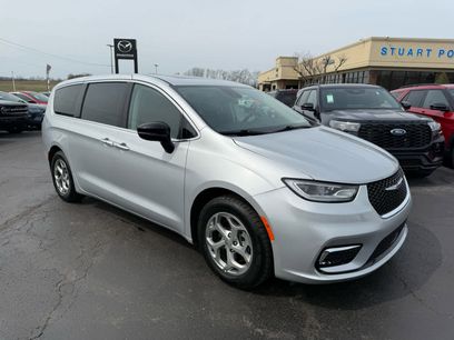 Used 2024 Chrysler Pacifica Limited