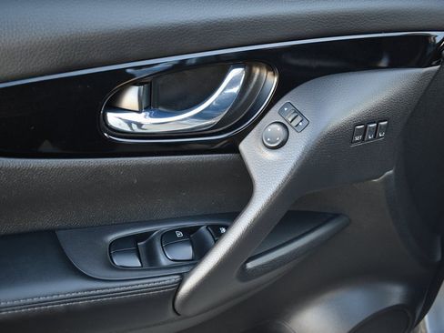 Used 2021 Nissan Rogue Sport SV w/ Technology Package image 25