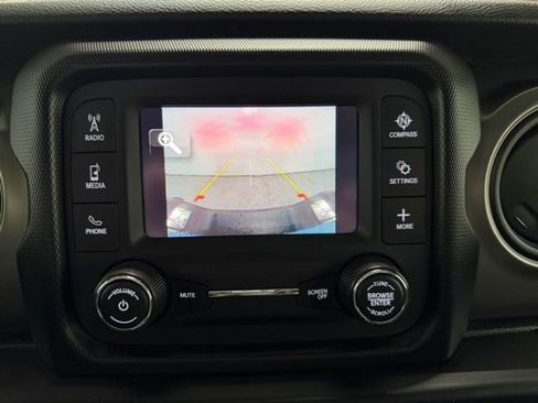 Certified 2021 Jeep Gladiator Sport AWD/4WD image 17