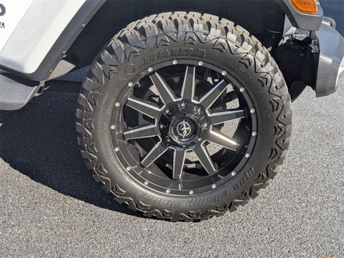 Used 2020 Jeep Wrangler Unlimited Sahara w/ Cold Weather Group image 12